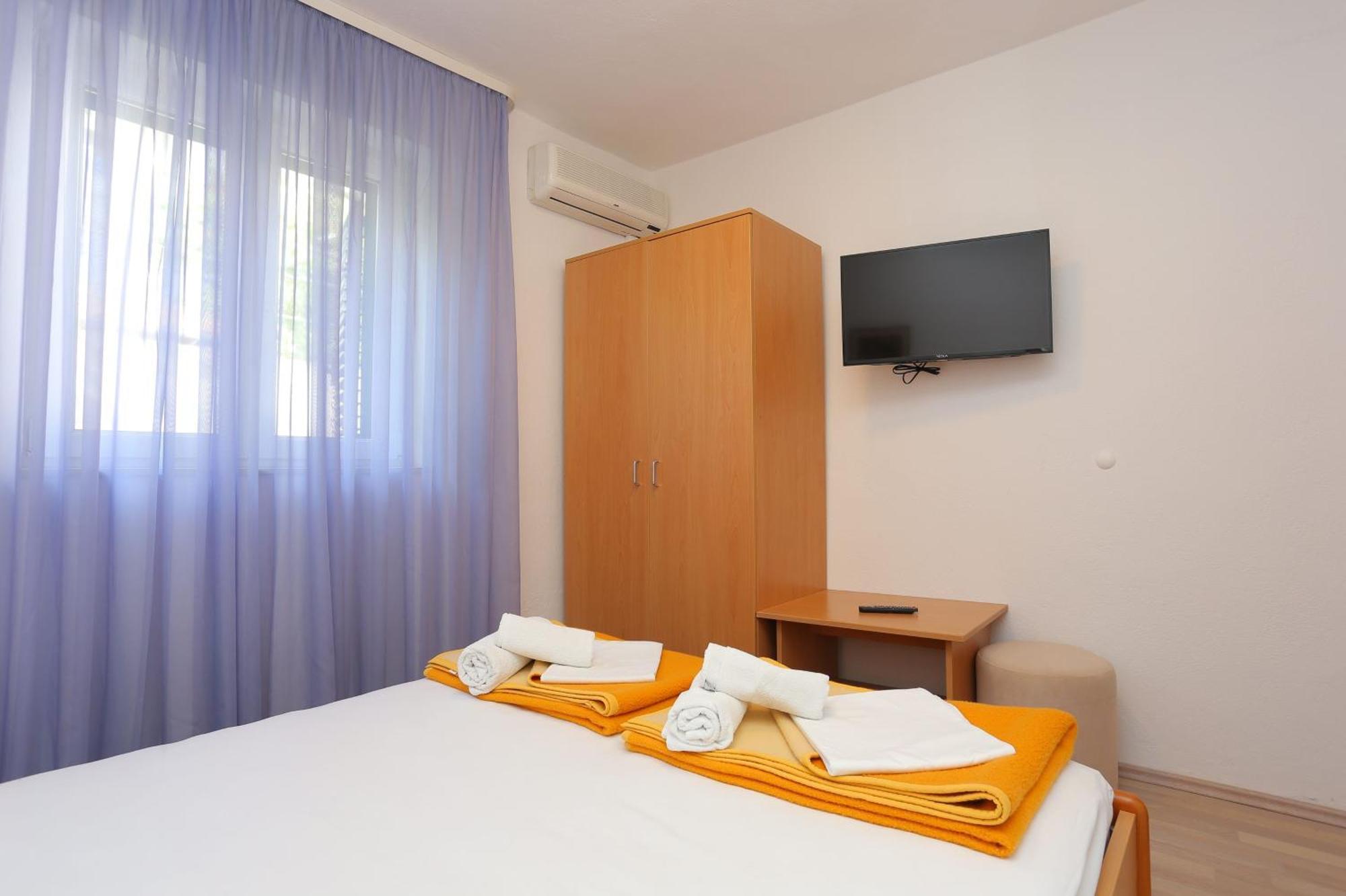 Apartments And Rooms With Parking Space Tucepi, Makarska - 5263 Bagian luar foto